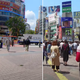 Imagen para el artículo titulado Las calles del distrito más concurrido de Tokio, antes y después del coronavirus